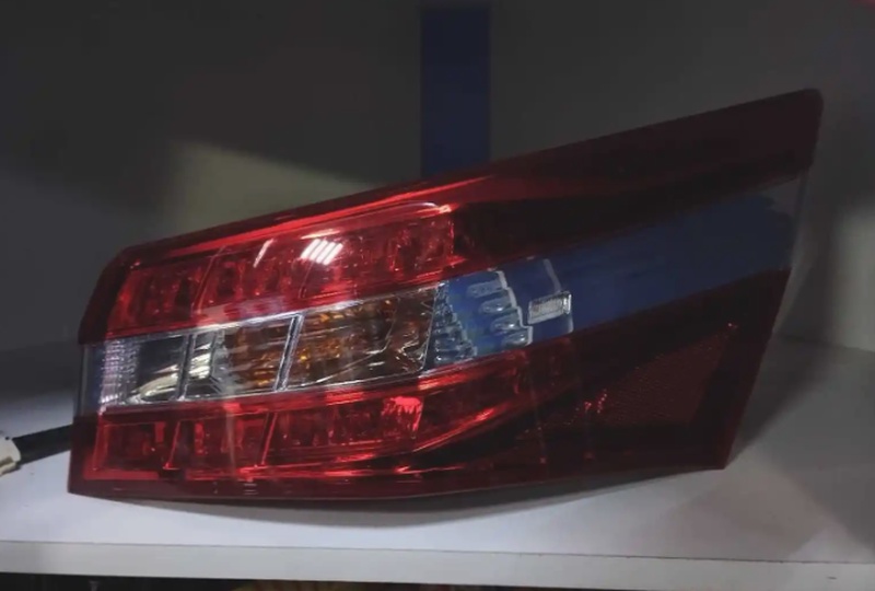 Задняя фара на Toyota Avalon